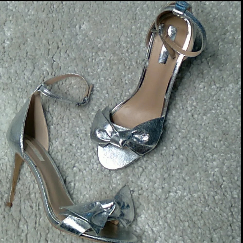 ASOS Mettalic/foil bow heels size 10.5 - Picture 2 of 16